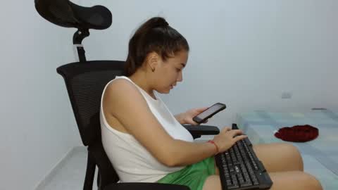 leydy_day online show from 01.30.25