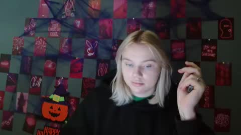 Leyla online show from 10.28.25