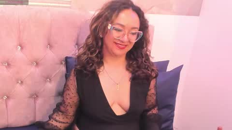 Leyla smithh online show from 10.12.25