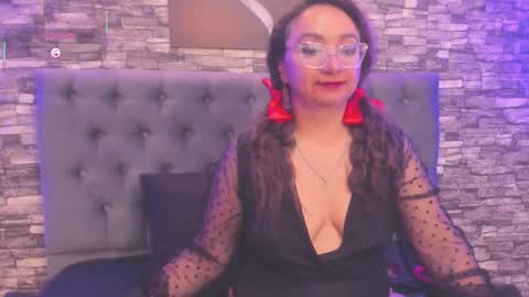 Leyla smithh online show from 11.13.25