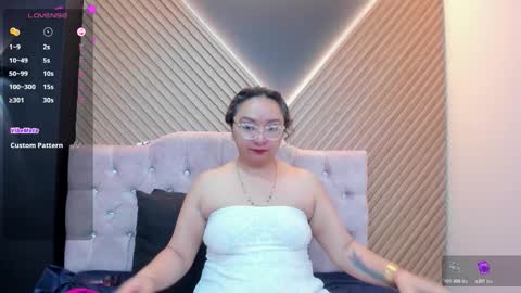 Leyla smithh online show from 11.24.25