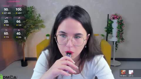 Snapshot of leylamirage chatting on 02.18.26 leylamirage online show from 02.18.26