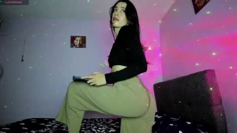 Snapshot of leynamadrigal chatting on 02.12.25 Leyna online show from 02.12.25