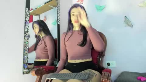 Snapshot of leynamadrigal chatting on 09.14.25 Leyna online show from 09.14.25