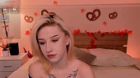 Snapshot of lezy_liza chatting on 09.19.25 Lisa online show from 09.19.25