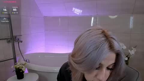 Snapshot of lezy_liza chatting on 09.26.25 Lisa online show from 09.26.25