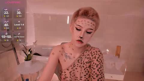 Snapshot of lezy_liza chatting on 10.22.25 Lisa online show from 10.22.25