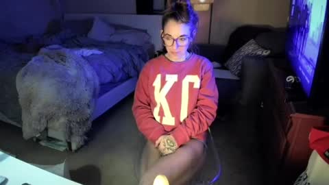 Hornystonerchick online show from 01.04.25