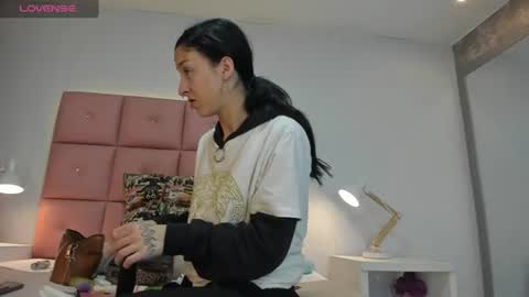 Snapshot of lhiamfitt10 chatting on 06.20.26 lhiam online show from 06.20.26