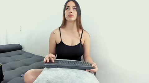 Lia y Felipe --  online show from 01.13.25