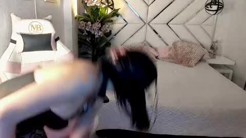 Lia  online show from 04.18.26