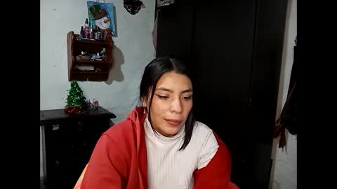 Snapshot of lia_hottie chatting on 12.17.24 Lia online show from 12.17.24