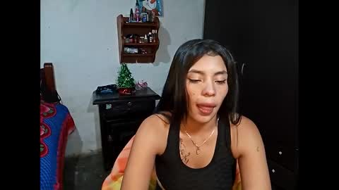 Snapshot of lia_hottie chatting on 12.17.24 Lia online show from 12.17.24