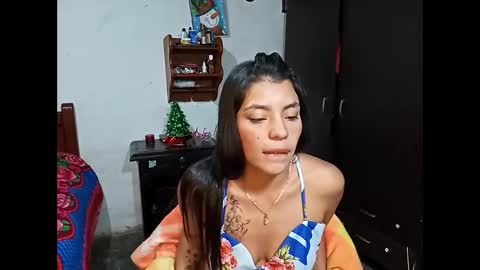 Snapshot of lia_hottie chatting on 12.18.24 Lia online show from 12.18.24