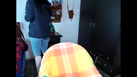 Snapshot of lia_hottie chatting on 12.20.24 Lia online show from 12.20.24