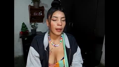 Snapshot of lia_hottie chatting on 12.21.24 Lia online show from 12.21.24