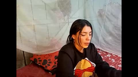 Snapshot of lia_hottie chatting on 01.05.25 Lia online show from 01.05.25