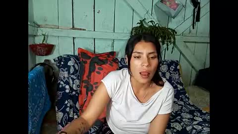 Snapshot of lia_hottie chatting on 01.10.25 Lia online show from 01.10.25