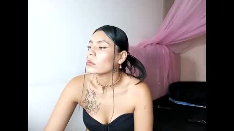 Snapshot of lia_hottie chatting on 01.26.25 Lia online show from 01.26.25