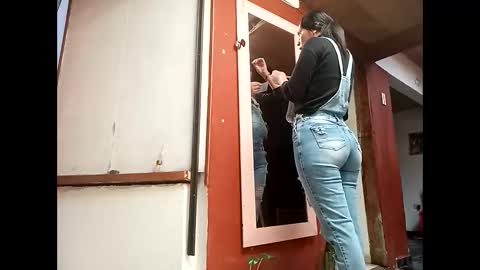 Snapshot of lia_hottie chatting on 01.28.25 Lia online show from 01.28.25