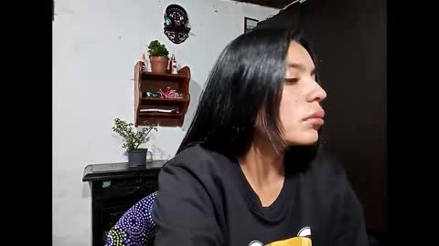 Snapshot of lia_hottie chatting on 02.10.25 Lia online show from 02.10.25