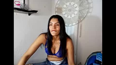 Snapshot of lia_hottie chatting on 09.18.25 Lia online show from 09.18.25