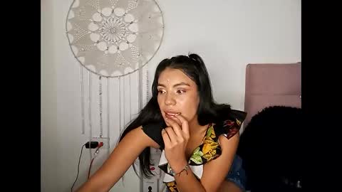 Snapshot of lia_hottie chatting on 11.14.25 Lia online show from 11.14.25