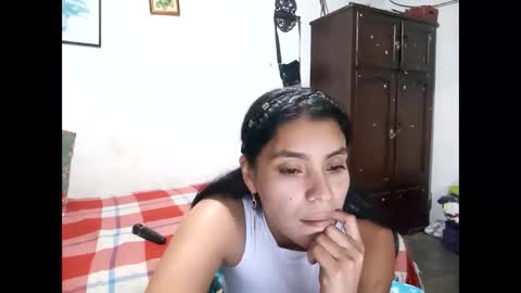 Snapshot of lia_hottie chatting on 12.04.25 Lia online show from 12.04.25