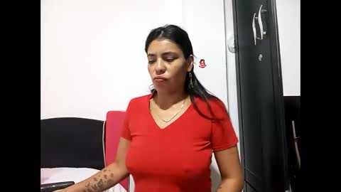 Snapshot of lia_hottie chatting on 12.15.25 Lia online show from 12.15.25