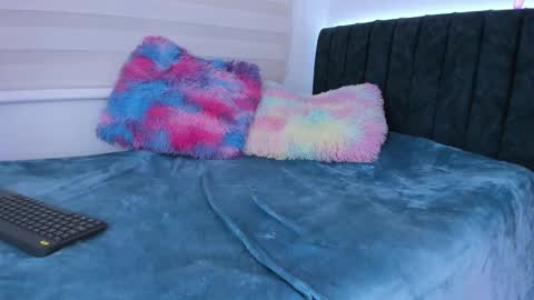 Snapshot of lia_queen610 chatting on 01.18.25 Little Queen Lia online show from 01.18.25