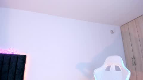 Snapshot of lia_queen610 chatting on 02.21.25 Little Queen Lia online show from 02.21.25