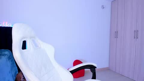 Snapshot of lia_queen610 chatting on 03.07.25 Little Queen Lia online show from 03.07.25