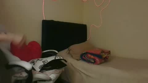 Snapshot of lia_queen610 chatting on 11.18.25 Little Queen Lia online show from 11.18.25