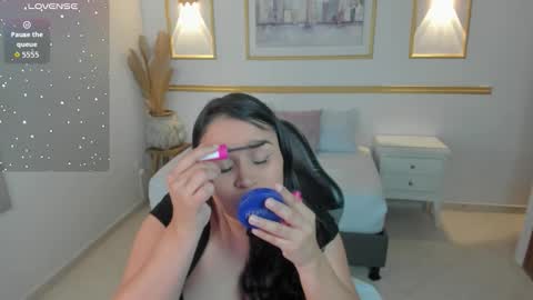 Lia  online show from 10.23.25