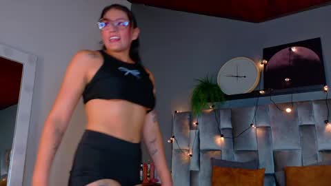 L I A   online show from 05.15.26
