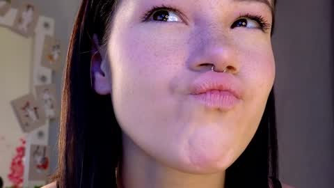 Snapshot of liaglamour chatting on 12.20.24 Lia online show from 12.20.24