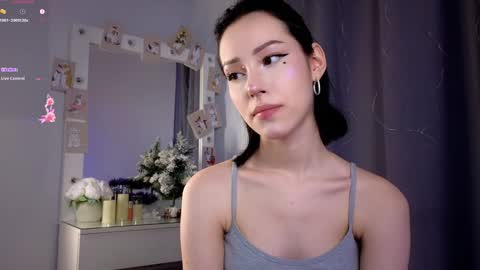 Snapshot of liaglamour chatting on 01.19.25 Lia online show from 01.19.25