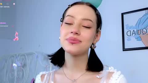 Snapshot of liaglamour chatting on 02.16.25 Lia online show from 02.16.25