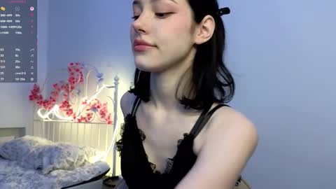 Snapshot of liaglamour chatting on 09.17.25 Lia online show from 09.17.25