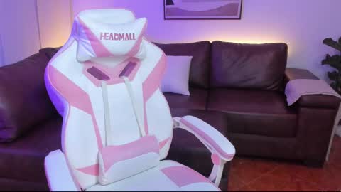 Snapshot of liahjhons chatting on 11.05.25 Liah online show from 11.05.25