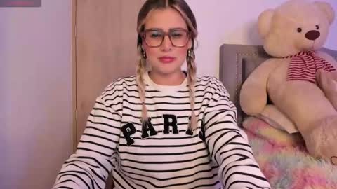 Lia  online show from 10.05.25