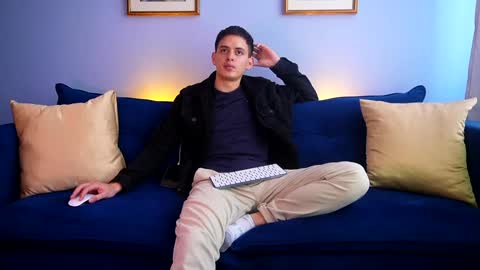 Snapshot of liam_enzho chatting on 12.09.24 Liam online show from 12.09.24