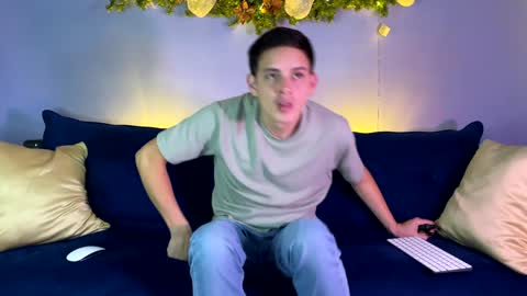 Snapshot of liam_enzho chatting on 12.29.24 Liam online show from 12.29.24