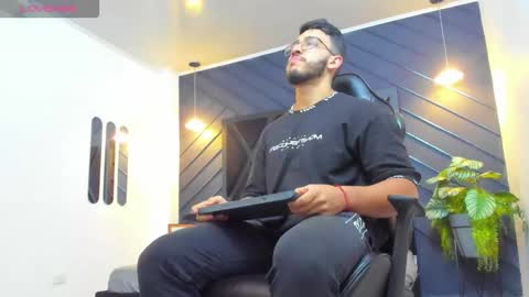 LIAM KLEIN online show from 10.15.25