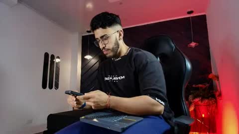 LIAM KLEIN online show from 04.18.26