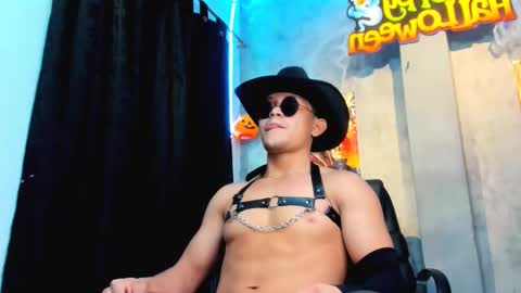 Snapshot of liam_knight chatting on 10.28.25 liam_knight online show from 10.28.25