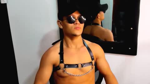 Snapshot of liam_knight chatting on 10.31.25 liam_knight online show from 10.31.25