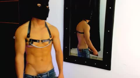 Snapshot of liam_knight chatting on 11.02.25 liam_knight online show from 11.02.25