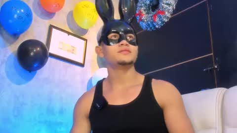 Snapshot of liam_knight chatting on 11.20.25 liam_knight online show from 11.20.25