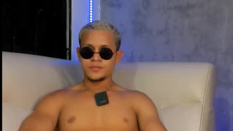 Snapshot of liam_knight chatting on 12.02.25 liam_knight online show from 12.02.25